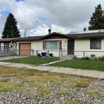 Buy this 2 bed house on 2000 Estes Street in Baker City, OR 97814
