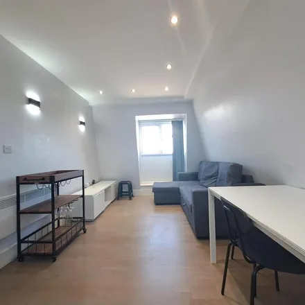 Image 5 - St Barnabas Road, London, CR4 2DW, United Kingdom - Apartment for rent