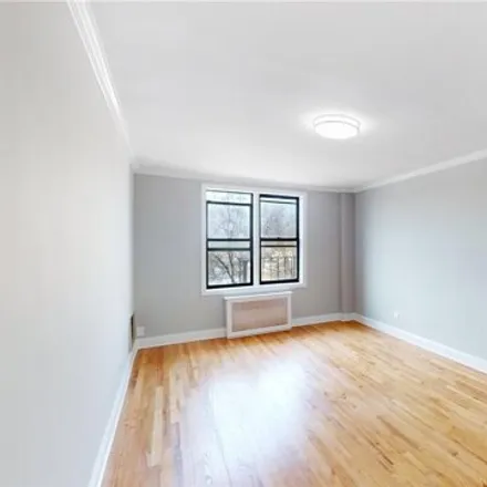 Image 6 - 87-10 51st Avenue, New York, NY 11373, USA - Apartment for sale