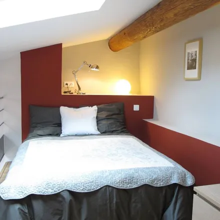 Rent this 1 bed apartment on 84490 Saint-Saturnin-lès-Apt