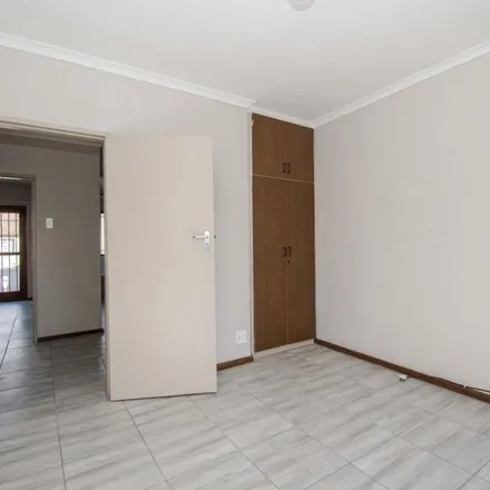 Image 7 - Orange Street, Cape Town Ward 84, Somerset West, 7136, South Africa - Townhouse for rent