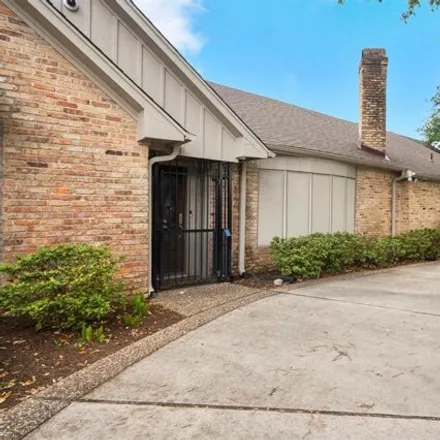 Image 2 - 1197 Gardendale Drive, Houston, TX 77018, USA - House for sale