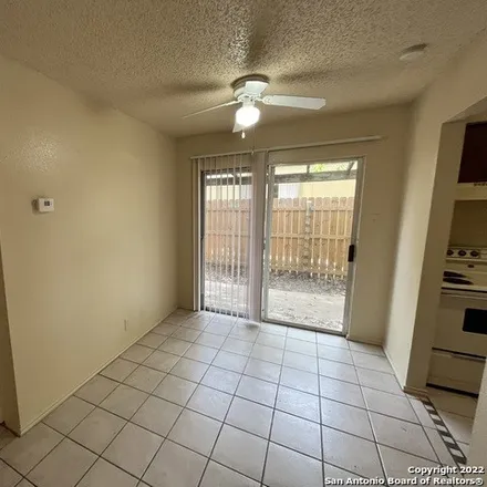 Image 6 - 5211 Meadow Field, San Antonio, TX 78250, USA - Duplex for rent