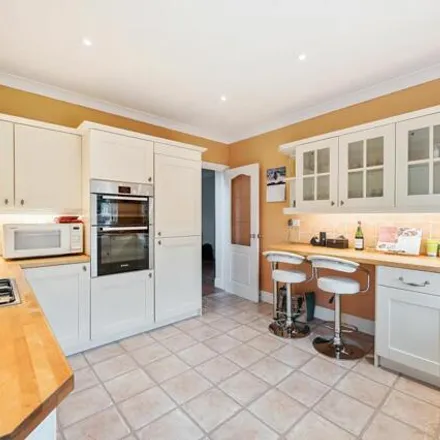 Image 5 - 10 Claremount Gardens, Burgh Heath, KT18 5XF, United Kingdom - House for sale