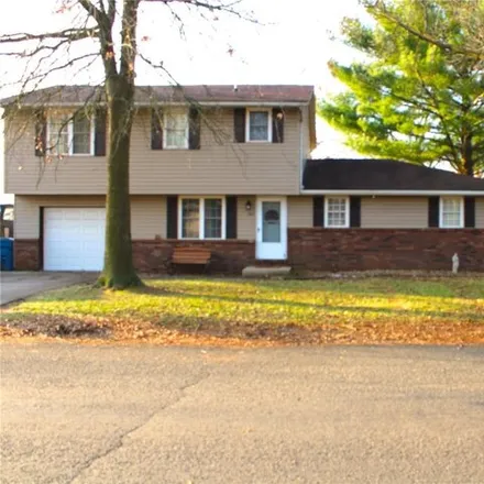 Buy this 4 bed house on 756 Briarwood Drive in Bethalto, IL 62010