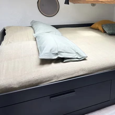 Rent this 2 bed house on Île-de-France in Chemin de la Carraire, 83220 Le Pradet