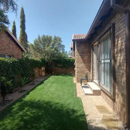Image 7 - Dubloon Avenue, Wilgeheuwel, Roodepoort, 1734, South Africa - Townhouse for rent