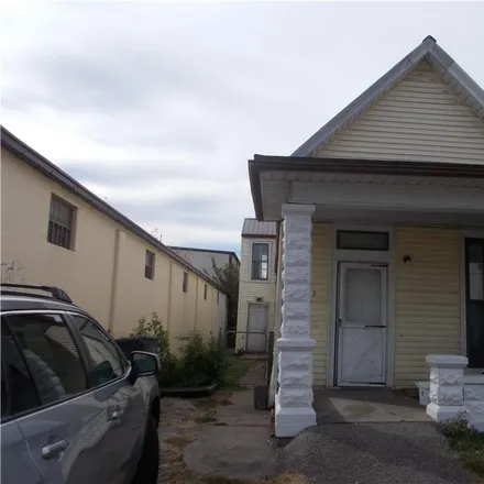 Buy this 4 bed house on 613 East 5th Street in New Albany, IN 47150
