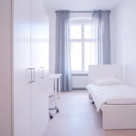 Rent this 5 bed room on Heinrich-Roller-Straße 12 in 10405 Berlin, Germany