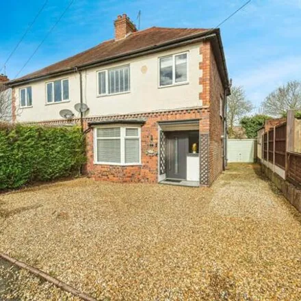 Buy this 3 bed duplex on Elm Dale Road in Goldthorn Hill, WV4 5SP