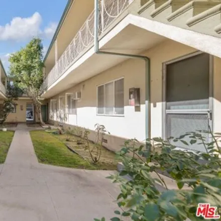 Image 2 - 4908 Coldwater Canyon Avenue, Los Angeles, CA 91423, USA - House for sale