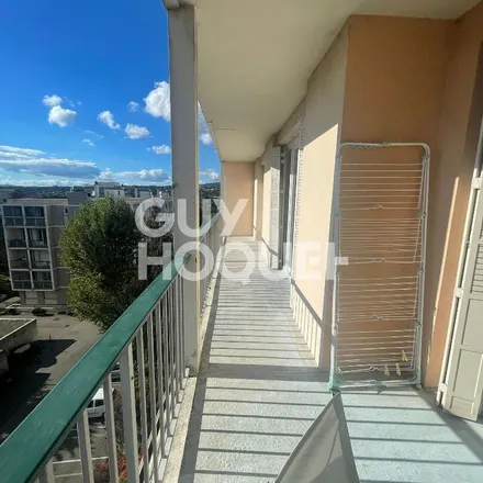 Rent this 4 bed apartment on 67 Rue François Peissel in 69300 Caluire-et-Cuire, France