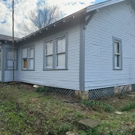 Buy this 2 bed house on 425 East Bailey Avenue in Vivian, LA 71082