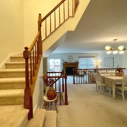 Image 5 - 5279 Glen Meadow Drive, Centreville, VA 20120, USA - House for rent