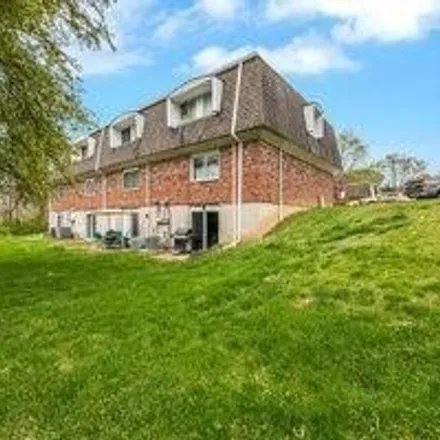 Image 2 - 1061, 1063 Lafayette Court, Collinsville, IL 62234, USA - House for sale