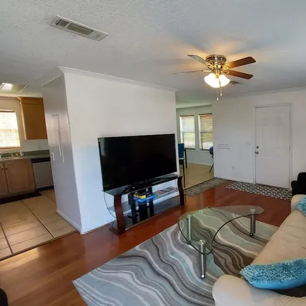 Rent this 3 bed house on Riviera Beach in FL, 33404