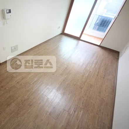 Rent this 1 bed apartment on 서울특별시 강남구 역삼동 691-28