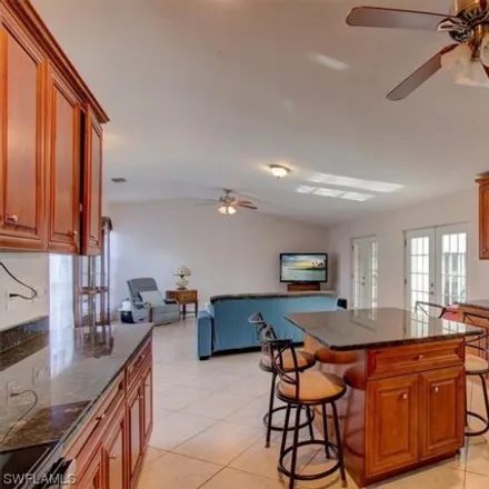 Image 4 - 4398 South Canal Circle, Waterway Estates, Lee County, FL 33903, USA - House for sale