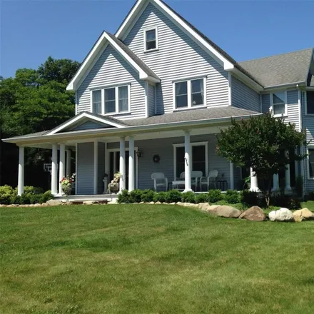 Rent this 4 bed house on 3965 Grand Avenue in Mattituck, Southold