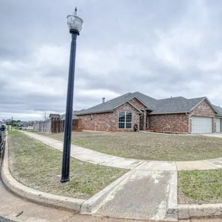 Image 3 - 1410 Tara Drive, Moore, OK 73160, USA - House for sale