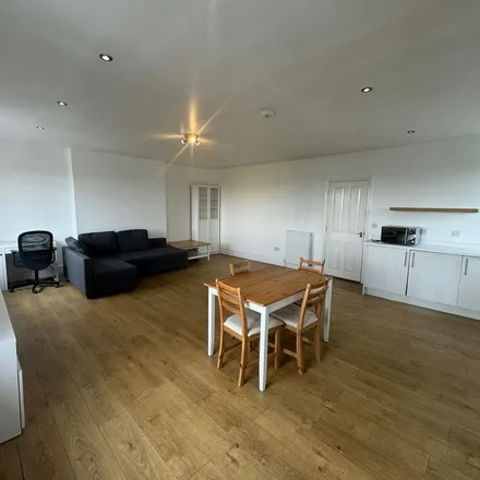 Image 2 - 12 Clarence Parade, Portsmouth, PO5 3BZ, United Kingdom - Apartment for rent