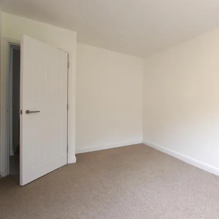 Image 7 - Ladies Spring Court, Abbeydale Road South, Sheffield, S17 3LH, United Kingdom - Apartment for rent