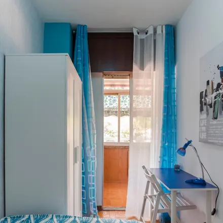 Rent this 5 bed room on San Isidro in Calle de Murillo, 28800 Alcalá de Henares