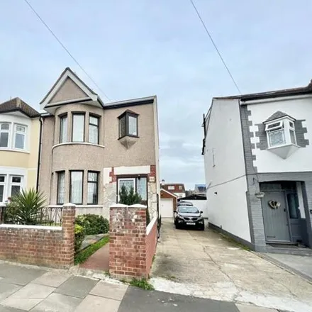 Rent this 4 bed duplex on Victoria Road in Southend-on-Sea, SS1 2AE