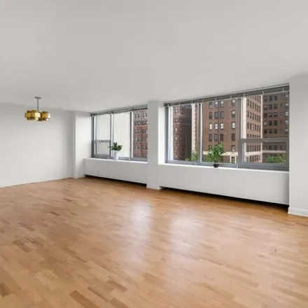 Image 9 - 1700 East 56th Street, Chicago, IL 60637, USA - Condo for sale