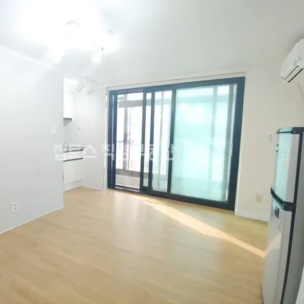 Rent this studio apartment on 서울특별시 강남구 논현동 4-7