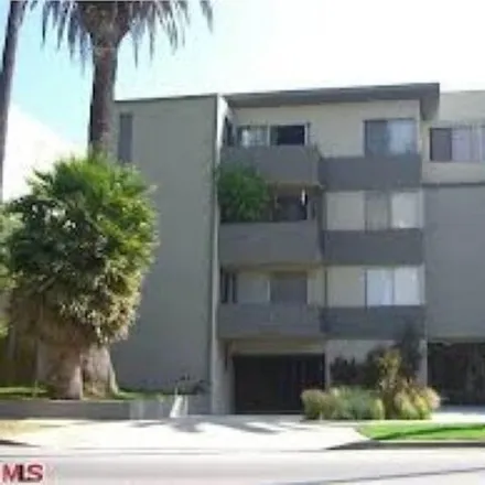 Rent this 3 bed condo on 818 South Bundy Drive in Los Angeles, CA 90049
