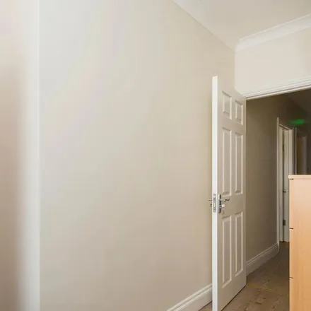 Rent this 5 bed apartment on 231 Westway in London, W12 7AP