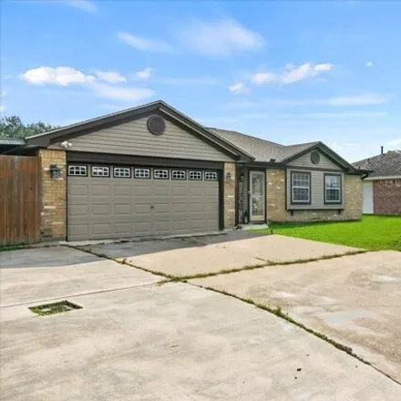 Image 3 - 611 S 4th St, Nederland, Texas, 77627 - House for sale