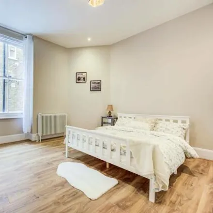 Image 7 - Redcliffe Close, Old Brompton Road, London, SW5 9JA, United Kingdom - Apartment for rent