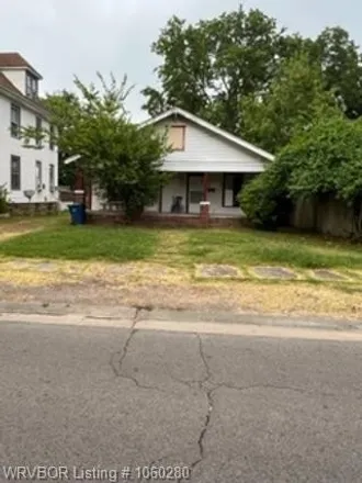 Buy this 2 bed house on 1112 North 14th Street in Fort Smith, AR 72901