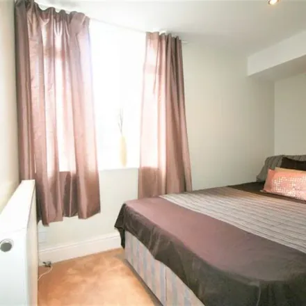 Image 1 - Back Hyde Terrace, Leeds, LS2 9PJ, United Kingdom - Townhouse for rent