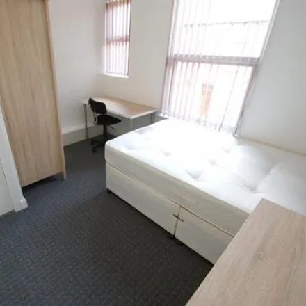 Image 2 - Beamsley Mount, Leeds, LS6 1LR, United Kingdom - Townhouse for rent