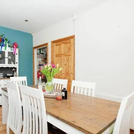 Image 4 - Reeves Avenue, Newcastle-under-Lyme, ST5 9LF, United Kingdom - Townhouse for sale