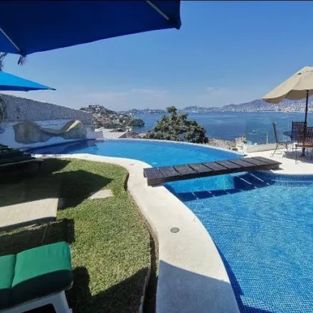 Rent this 6 bed house on unnamed road in Joyas de Brisamar, 39300 Acapulco