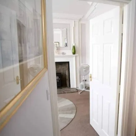 Image 3 - Whitby, YO22 4AS, United Kingdom - Apartment for rent