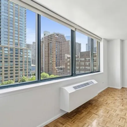 Image 3 - 55 W End Ave Unit R9, New York, 10023 - House for rent