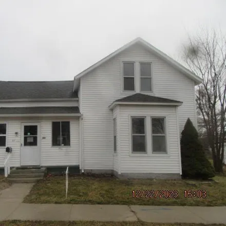 Buy this 3 bed house on 233 North E Street in Cheboygan, MI 49721