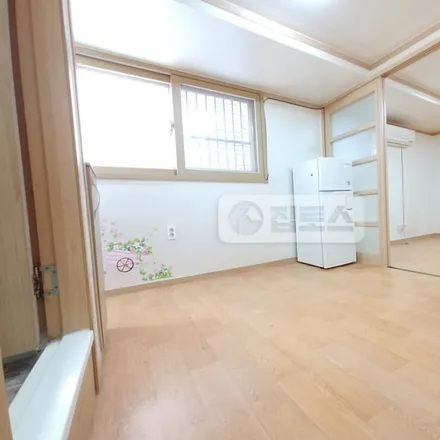 Rent this studio apartment on 서울특별시 마포구 대흥동 149-1
