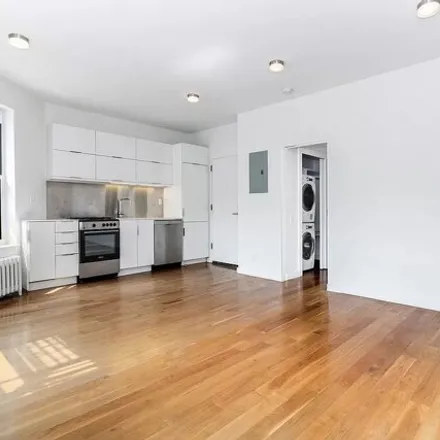 Image 4 - 48 Bedford St Unit 4A, New York, 10014 - House for rent
