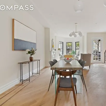 Image 5 - 251 Winthrop Street, New York, NY 11225, USA - Townhouse for sale