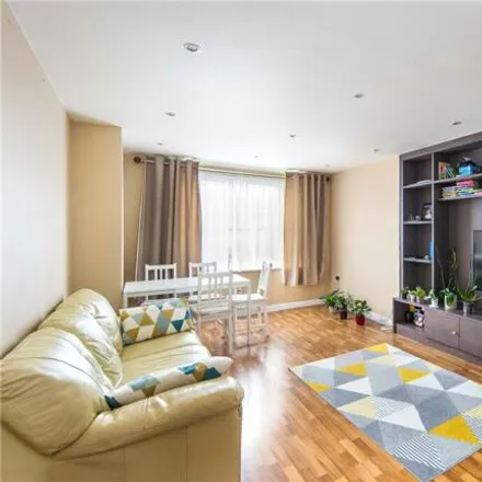 Image 2 - 8-13 Cherrywood Close, Old Ford, London, E3 2DQ, United Kingdom - Apartment for sale