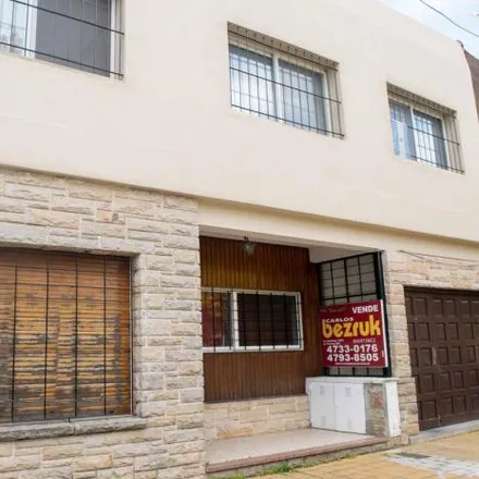 Buy this 5 bed house on Monseñor Larumbe 911 in Martínez Oeste, Martínez