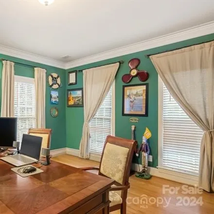 Image 3 - 3419 Wylie Meadow Lane, Charlotte, NC 28269, USA - House for sale