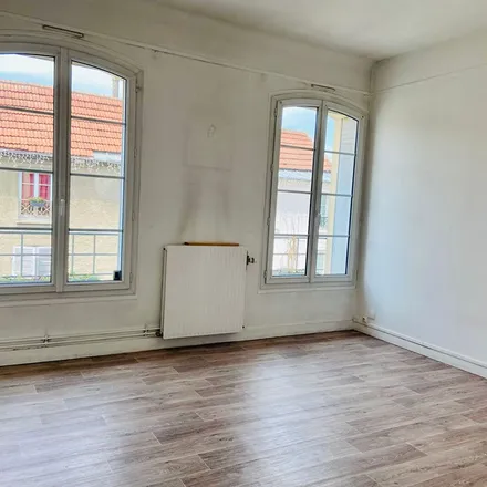 Rent this 3 bed apartment on 2 Rue du Martray in 77220 Tournan-en-Brie, France