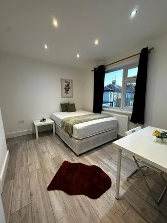 Rent this 1 bed room on Bradenham Road in London, UB4 8LP
